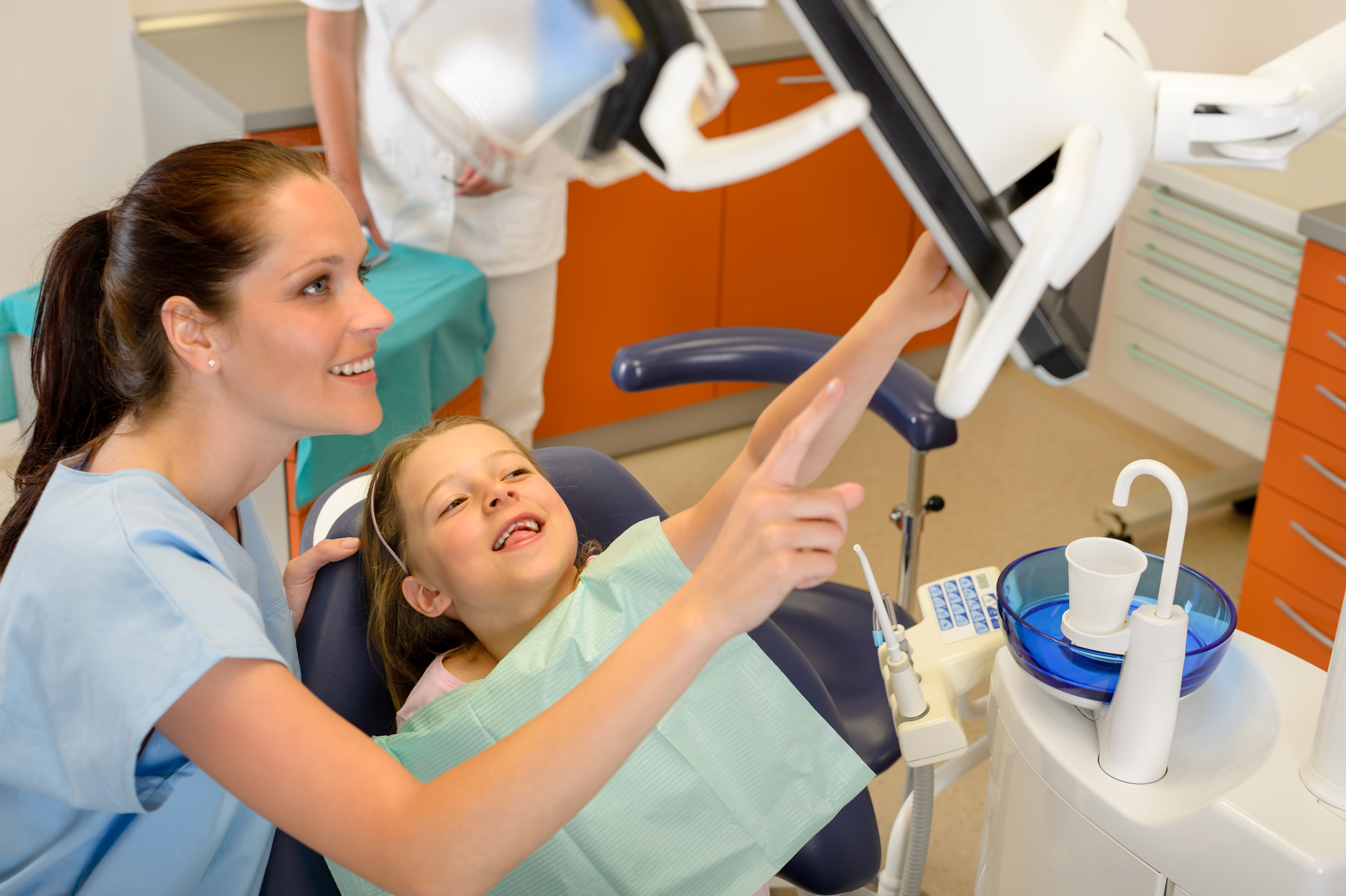 Pediatric Dental Assistants Association dental assistant with patient